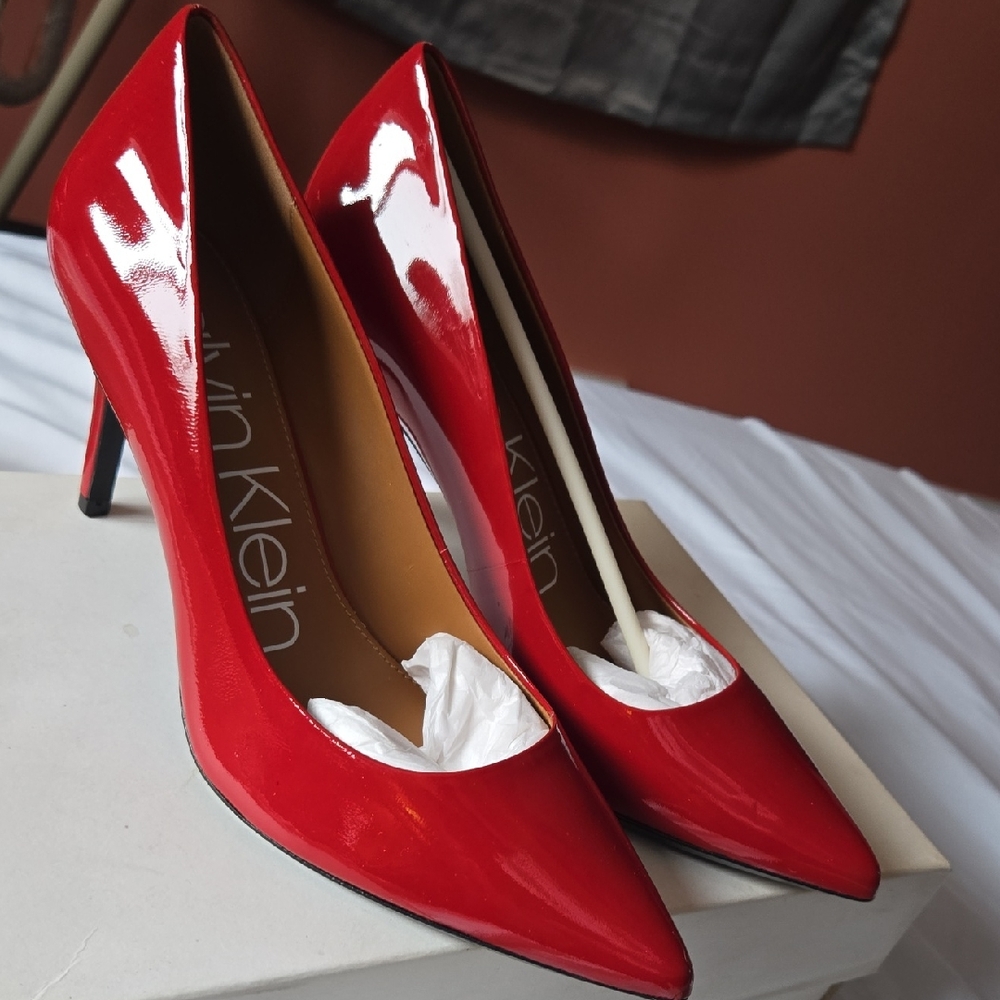 Calvin Klein Shiny Red Pumps